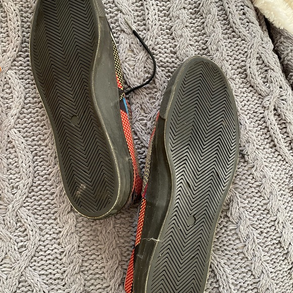 SOLD: Men’s geometric African print Converse - Picture 4 of 5